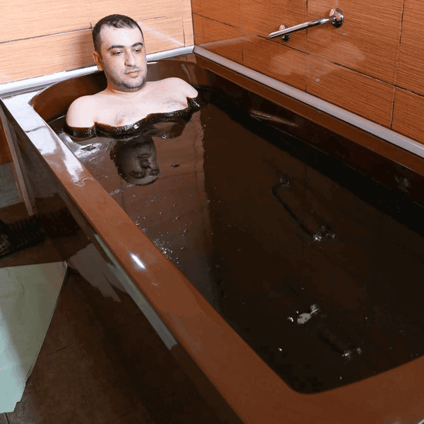 Oturaq naftalan vannası